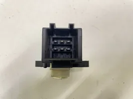 Volkswagen Touareg I Seat heating relay 7L0959772