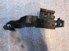 Audi A4 S4 B8 8K Puskurin kannattimen kulmakannake 8K9807890B