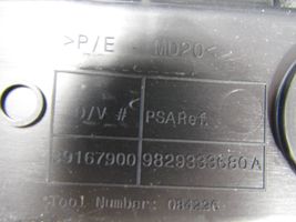 Opel Corsa F Takapuskurin kannake 9829333680