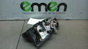 Opel Frontera B Front door lock 16634325