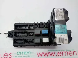 Hyundai Trajet Module de fusibles 954003A210