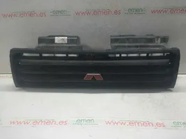 Mitsubishi Montero Atrapa chłodnicy / Grill 