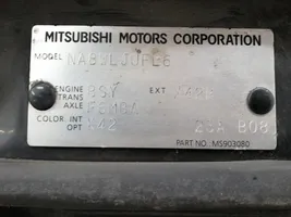 Mitsubishi Grandis Couvercle, capot moteur 