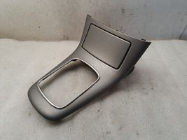 Toyota Avensis T250 Rivestimento in plastica cornice della leva del cambio 