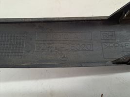 Toyota Avensis T250 Moulure de pare-chocs avant 