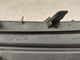 Toyota Corolla Verso AR10 Etupuskurin alempi jäähdytinsäleikkö 