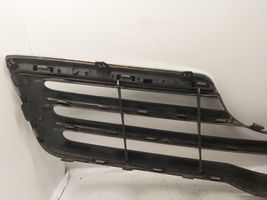 Toyota Avensis T250 Grotelės viršutinės 5311405090