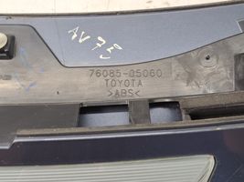 Toyota Avensis T270 Spojler klapy tylnej / bagażnika 