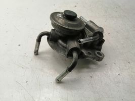 Toyota Avensis T250 Staffa/supporto di montaggio del filtro carburante 