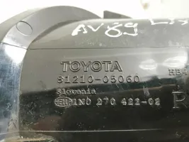 Toyota Avensis T250 Etusumuvalo 