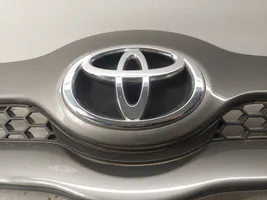 Toyota Corolla Verso AR10 Rejilla superior del radiador del parachoques delantero 531110F020