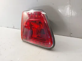 Toyota Avensis T270 Lampy tylnej klapy bagażnika 