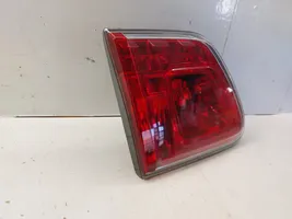 Toyota Avensis T270 Lampy tylnej klapy bagażnika 