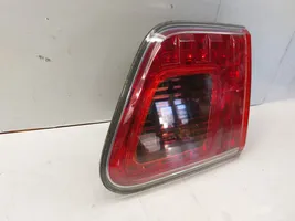 Toyota Avensis T270 Lampy tylnej klapy bagażnika 