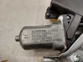 Toyota Avensis T270 Regulador de puerta trasera con motor 