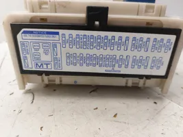 Toyota Avensis T270 Module de fusibles 