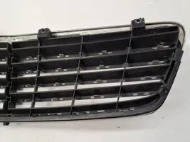 Mercedes-Benz C W203 Grille calandre supérieure de pare-chocs avant A2038800183