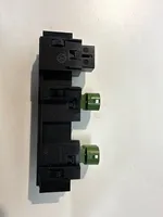 Volkswagen Tiguan USB-pistokeliitin 5TA863324C