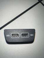 Volkswagen Polo VI AW Gniazdo / Złącze USB 2G0035954