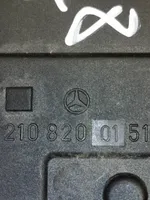 Mercedes-Benz E W210 Rivestimento pannello centrale del cruscotto 2108200151