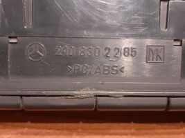 Mercedes-Benz E W210 Interrupteur ventilateur 2108302285