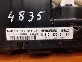 Mercedes-Benz E W210 Sisätuulettimen ohjauskytkin 2108303185