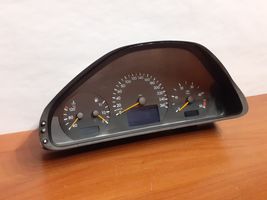 Mercedes-Benz E W210 Geschwindigkeitsmesser Cockpit 87001357