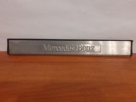 Mercedes-Benz E W210 Garniture de jupe latérale arrière 2106800535