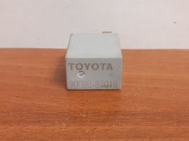 Toyota Avensis T270 Hätävilkun rele 11615