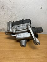 Mercedes-Benz E W210 Pompe de circulation d'eau A6111500004