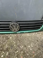 Volkswagen Polo III 6N 6N2 6NF Etupuskurin ylempi jäähdytinsäleikkö 6K5854643A