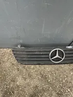 Mercedes-Benz Vito Viano W638 Etupuskurin ylempi jäähdytinsäleikkö A638880415