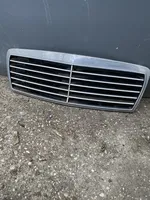 Mercedes-Benz E W210 Griglia superiore del radiatore paraurti anteriore 2108880123