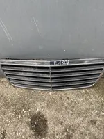 Mercedes-Benz E W210 Maskownica / Grill / Atrapa górna chłodnicy 2108800683