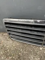 Mercedes-Benz E W210 Maskownica / Grill / Atrapa górna chłodnicy 2108800683