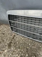 Mercedes-Benz E W210 Maskownica / Grill / Atrapa górna chłodnicy 2108880023