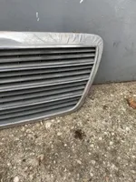 Mercedes-Benz E W210 Maskownica / Grill / Atrapa górna chłodnicy 2108800583