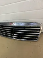 Mercedes-Benz E W210 Maskownica / Grill / Atrapa górna chłodnicy 2108880123