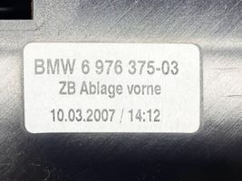 BMW 5 E60 E61 Peleninė panelėje 6976375