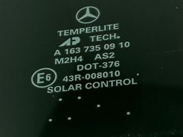 Mercedes-Benz ML W163 Vetro del finestrino della portiera posteriore A1637350910