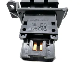 Subaru Outback Botón interruptor de luz de peligro 06016