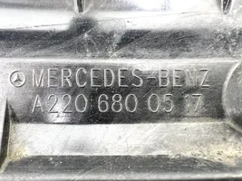 Mercedes-Benz S W220 Kojelaudan alempi verhoilu A2206800517