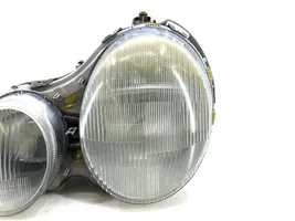 Mercedes-Benz E W210 Lampa przednia 145477002