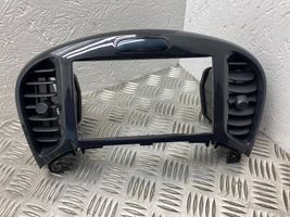 Nissan Juke I F15 Griglia di ventilazione centrale cruscotto 682601KE0A