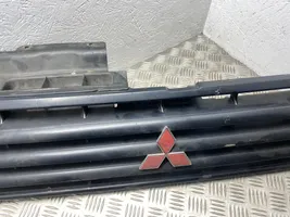 Mitsubishi Pajero Maskownica / Grill / Atrapa górna chłodnicy 