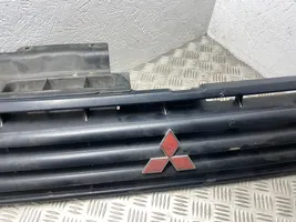 Mitsubishi Pajero Grille calandre supérieure de pare-chocs avant 