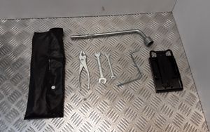 Nissan Patrol Y61 Kit d’outils 