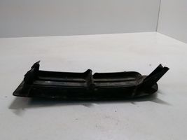 Toyota Avensis T220 Etupuskurin alempi jäähdytinsäleikkö 5311205040