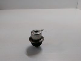 Volkswagen Golf IV Régulateur de pression de carburant 037133035C