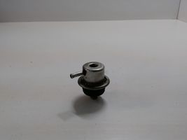 Volkswagen Golf IV Régulateur de pression de carburant 037133035C